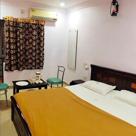 Sv Guest Rooms Visakhapatnam Exteriör bild
